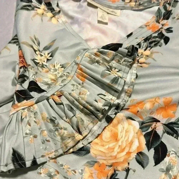 3/25 promo! Emmaline petite pleated blouse - Picture 4 of 5